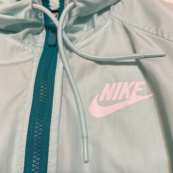 Nike Windrunner - Picture 3 of 5